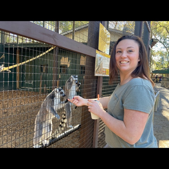 Meet your Posher, Nicole - Picture 1 of 1